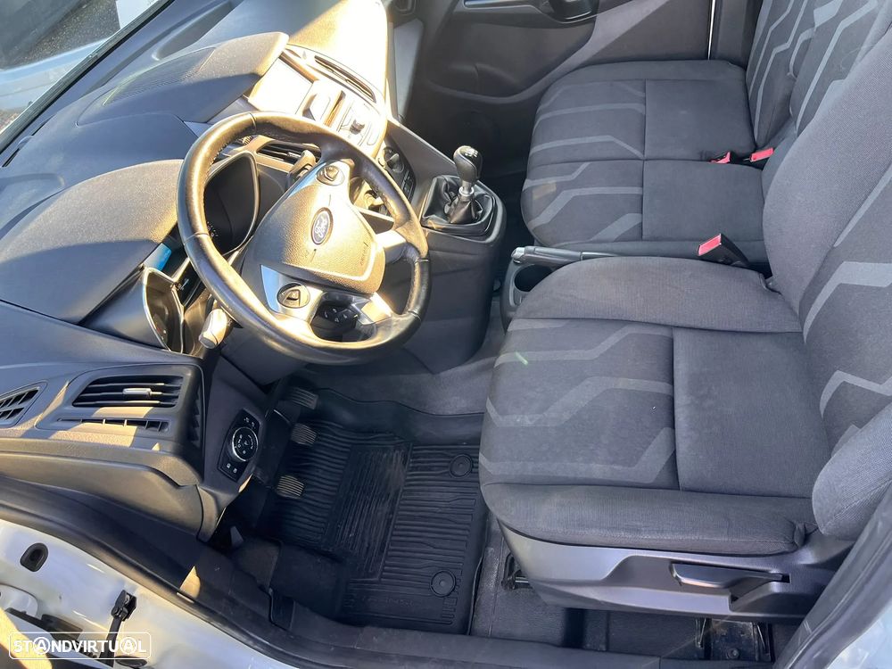 Ford Transit Connect - 16