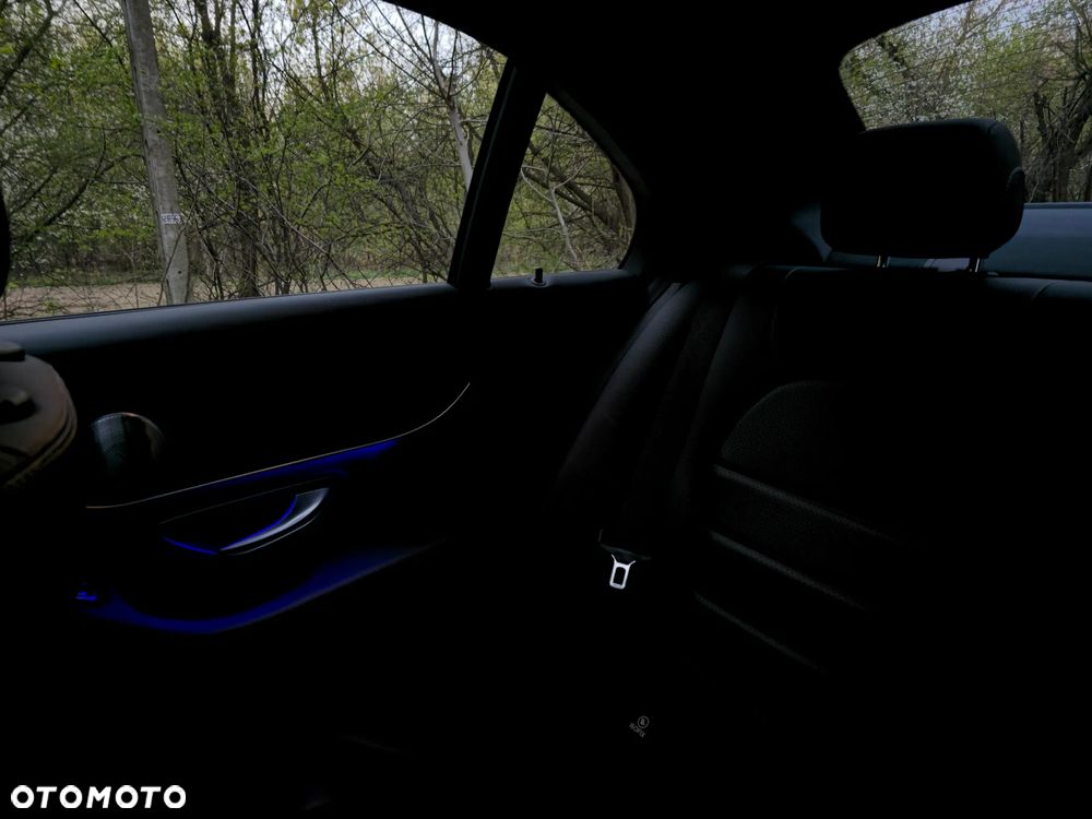 Mercedes-Benz Klasa C 300 9G-TRONIC AMG Line - 19