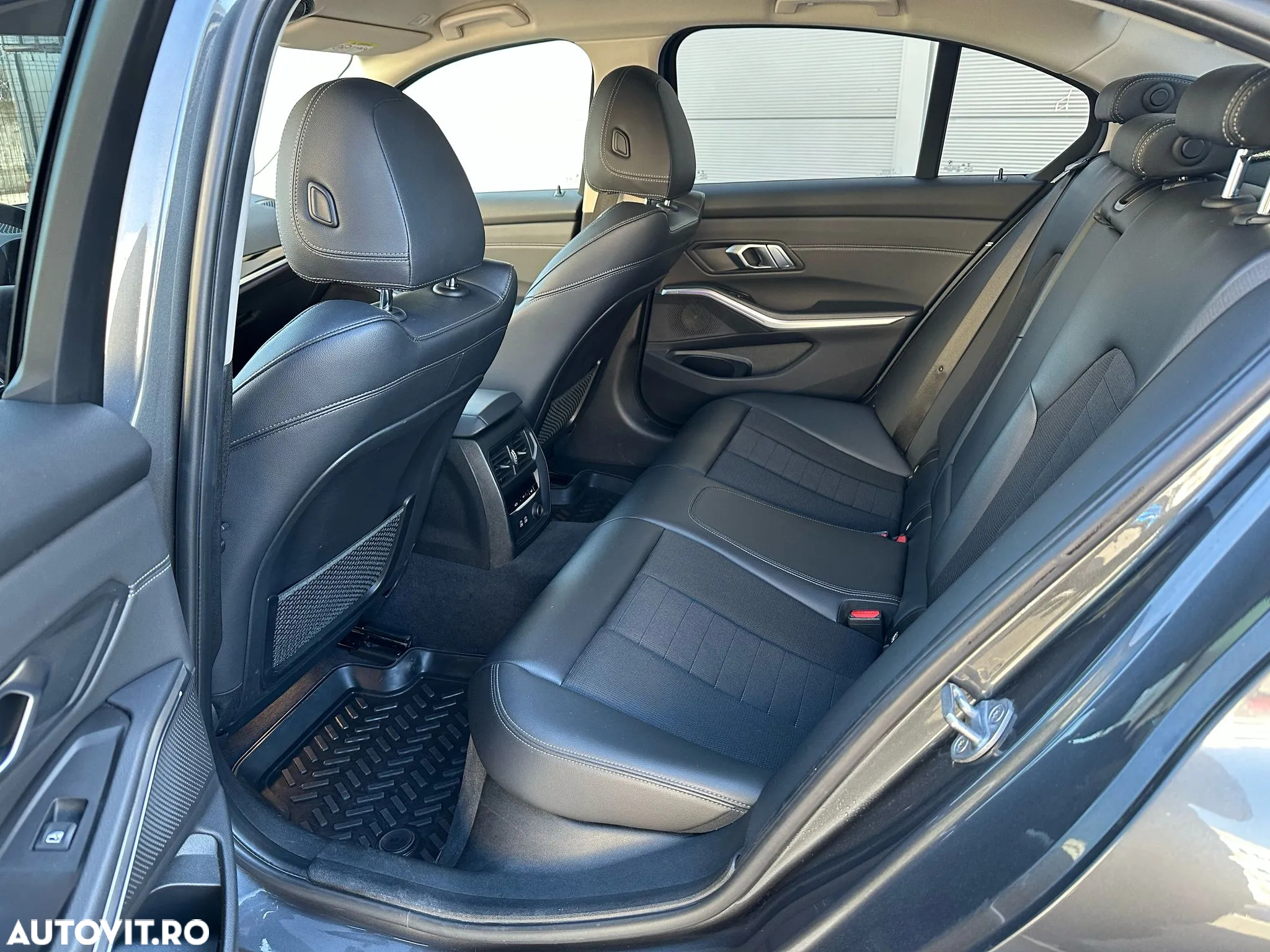 BMW Seria 3 318d Aut. - 8