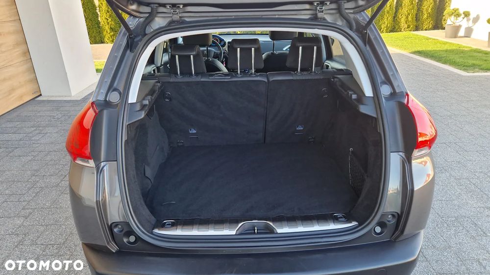 Peugeot 2008 1.6 BlueHDi Allure S&S - 29