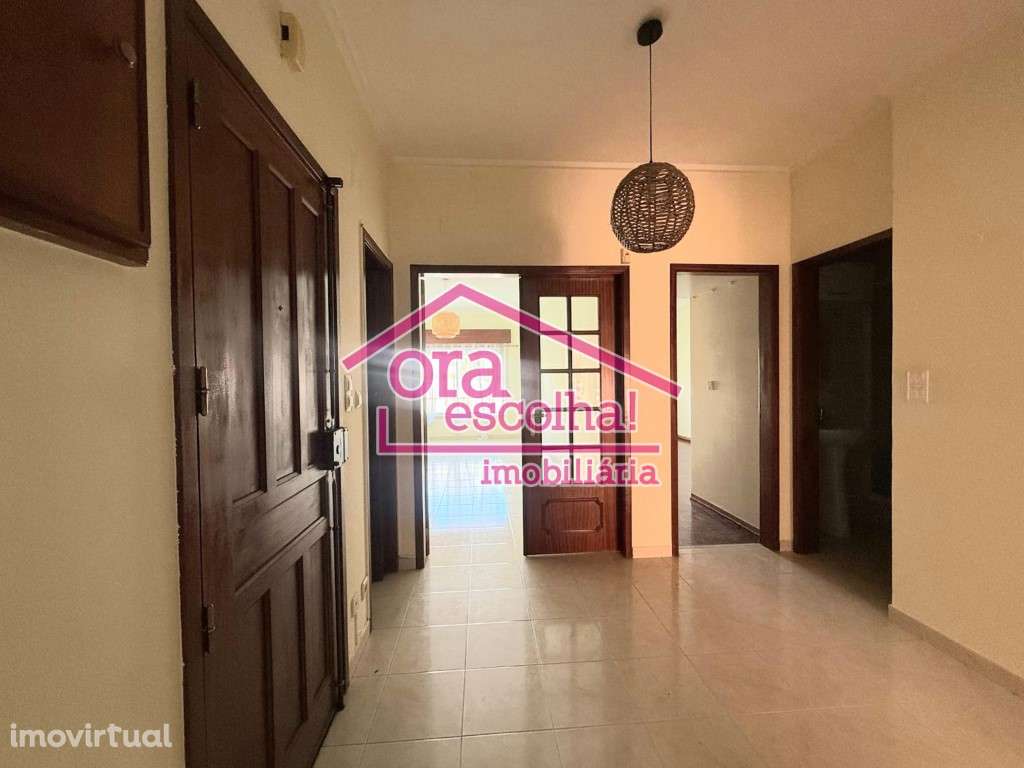 T2 de 1994 com 84 m2, 2 WC's, Rés do chão alto no Fogueteiro - Amora! - Grande imagem: 4/10