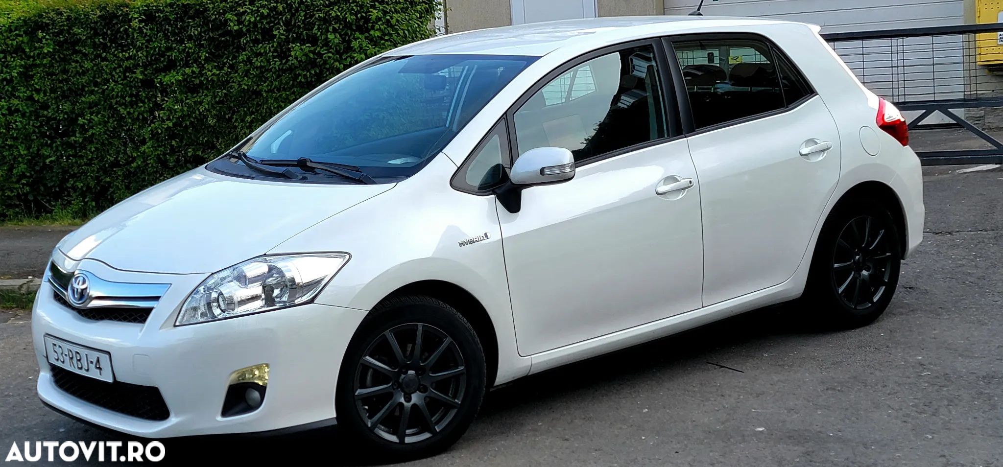 Toyota Auris 1.8 L VVT-i HSD Luna - 1