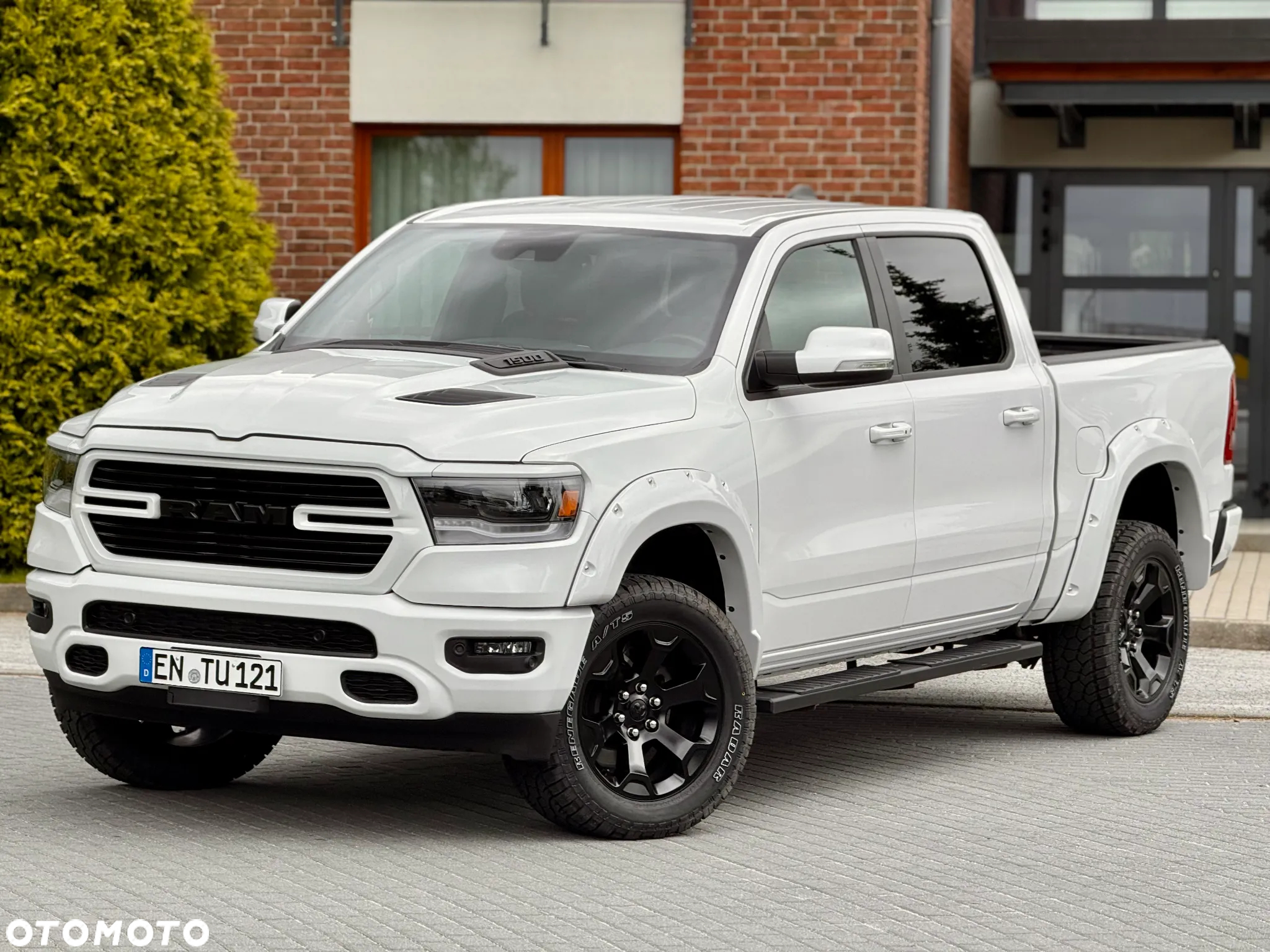 RAM 1500 Crew Cab Shortbed Laramie - 5