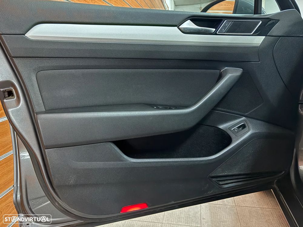 VW Passat 2.0 TDI Confortline DSG - 14