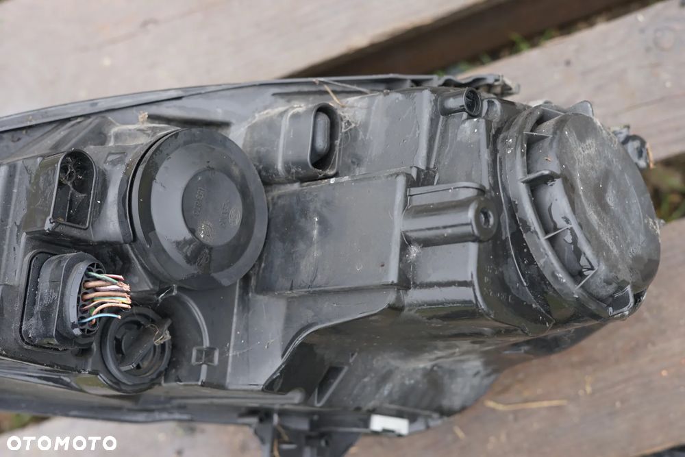 Lampa przód przednia prawa VW Golf V Anglik - 7