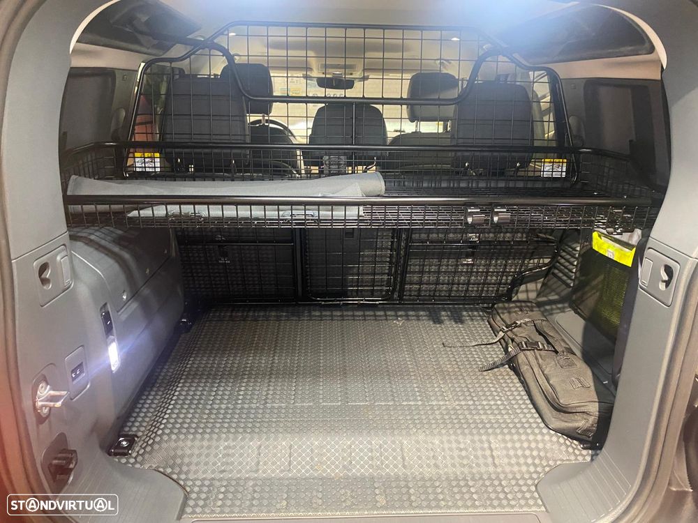 Land Rover Defender 2.0 P400e 110 AWD X-Dynamic HSE - 43
