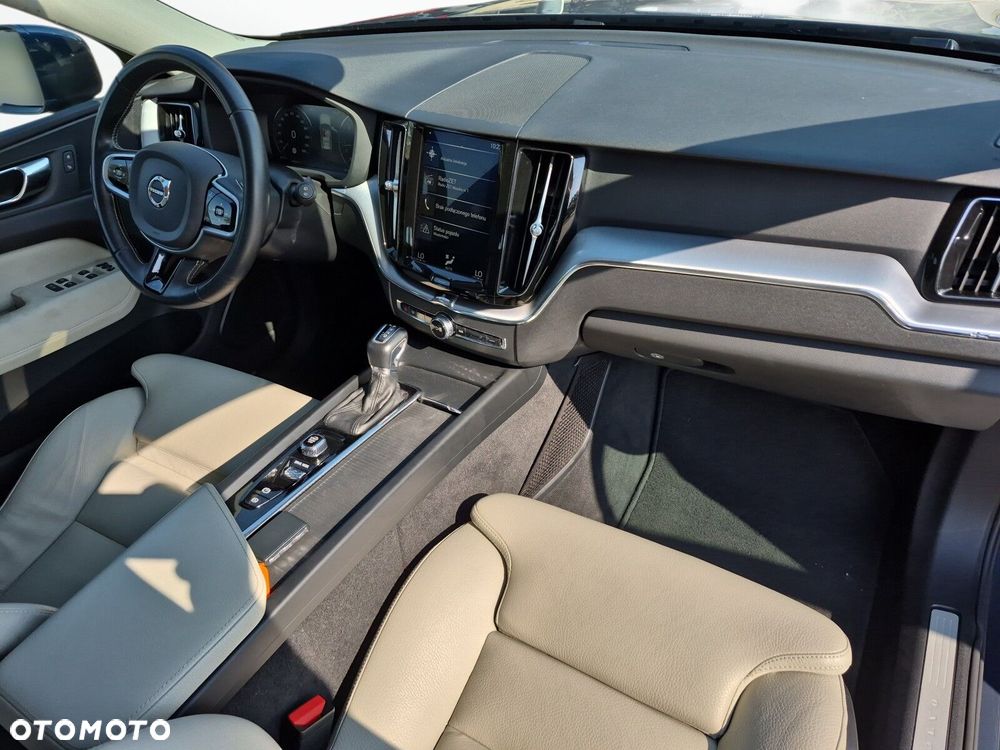 Volvo XC 60 D4 Momentum Pro - 11