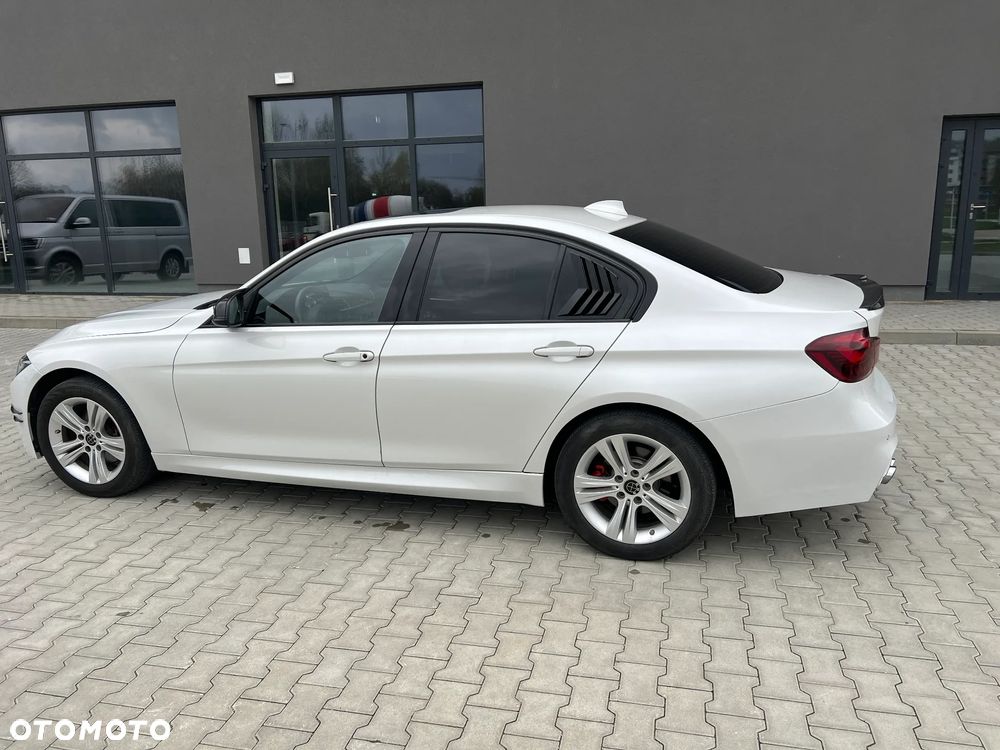 BMW Seria 3 330i Sport Line Shadow - 11