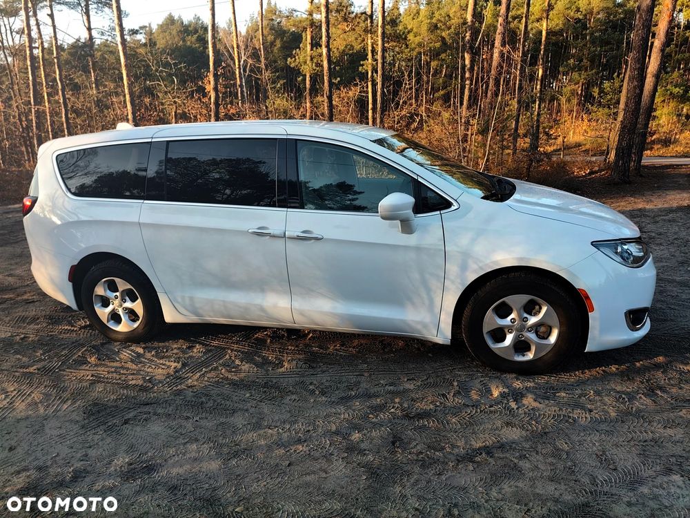 Chrysler Pacifica - 6