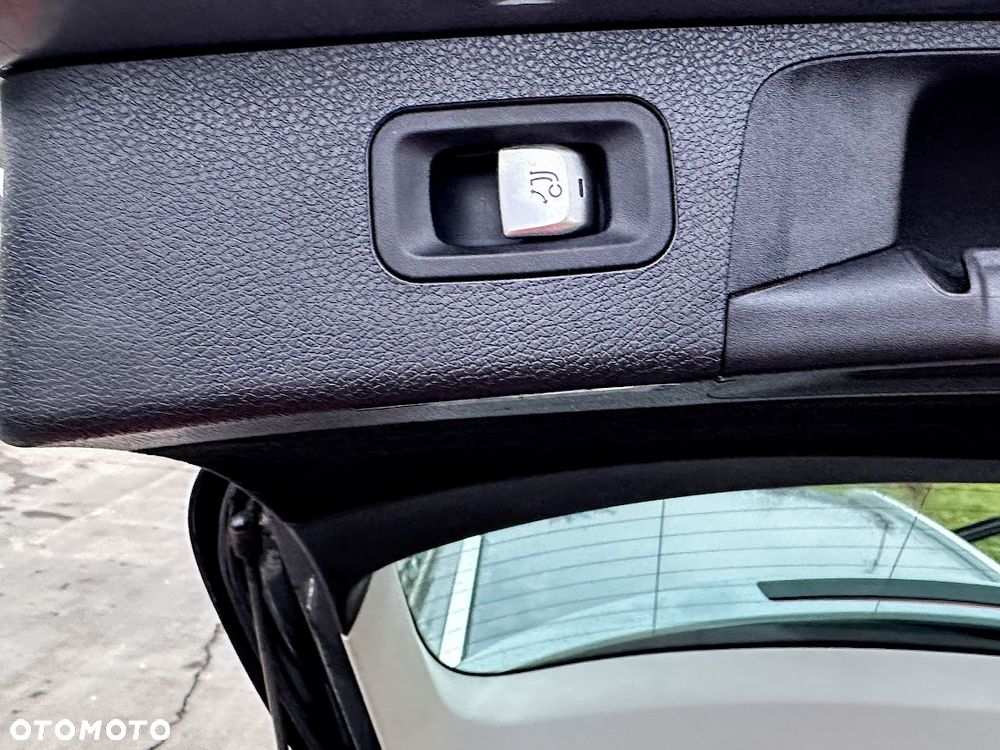 Mercedes-Benz Klasa E 200 9G-TRONIC Avantgarde - 34