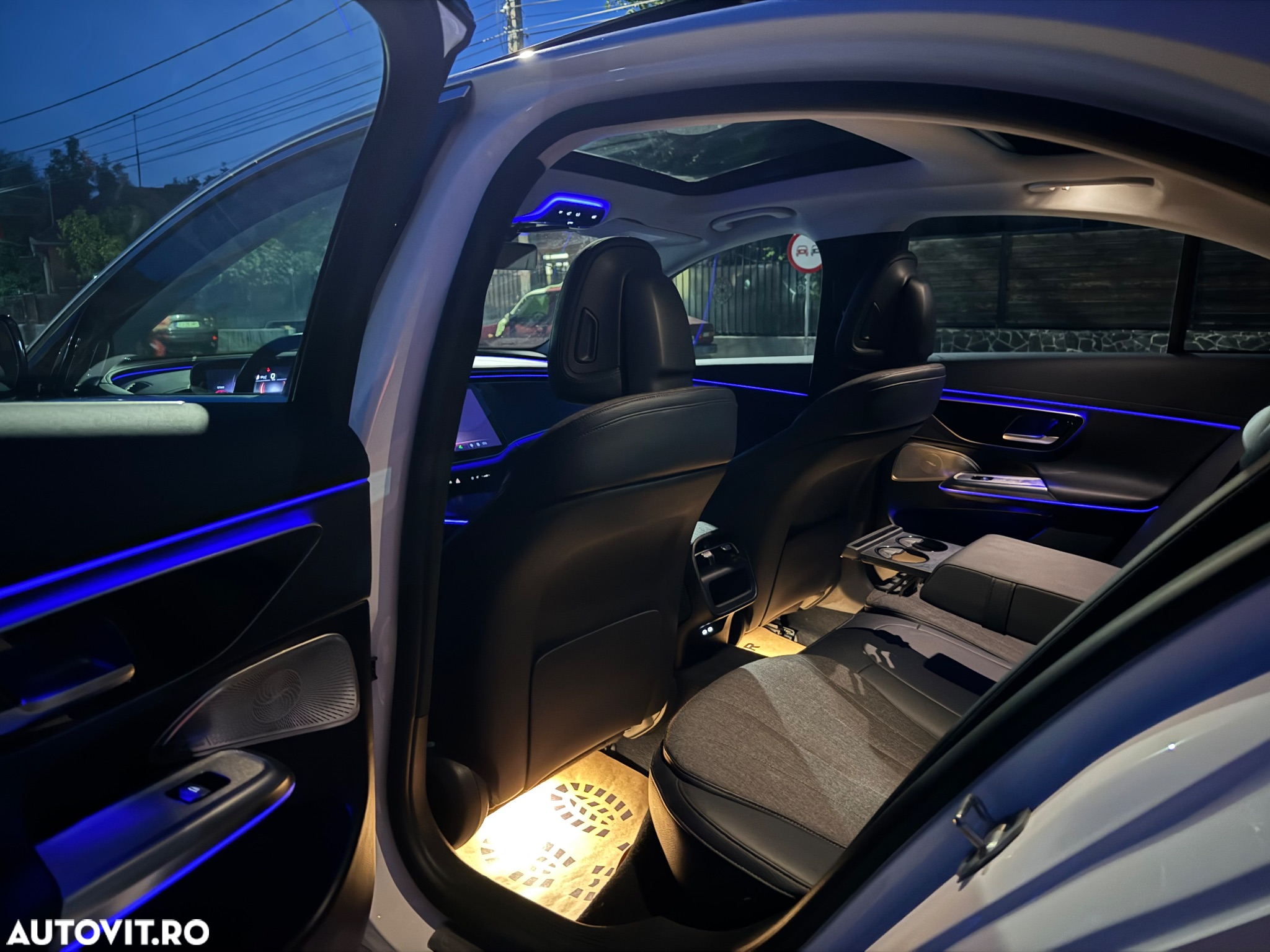 Mercedes-Benz E 220 d T 9G-TRONIC Edition AVANTGARDE - 31