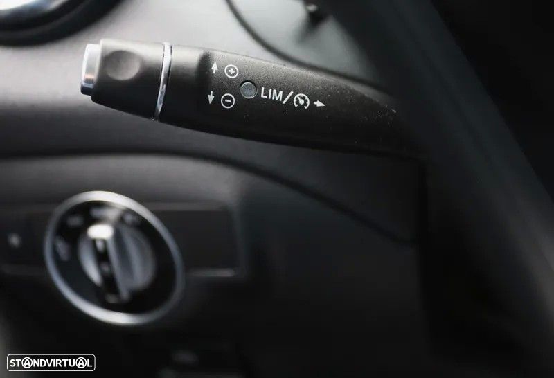 Mercedes-Benz CLA 180 d Shooting Brake Urban - 13