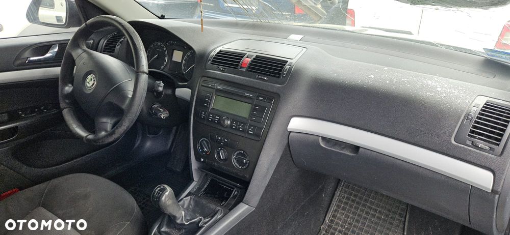 SKODA OCTAVIA II  04-08 1.9 TDI BXE - ZDERZAK PRZÓD PRZEDNI CZARNY - 18