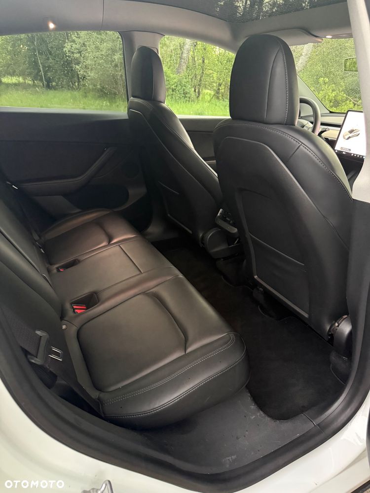 Tesla Model Y Long Range Dual Motor AWD - 24