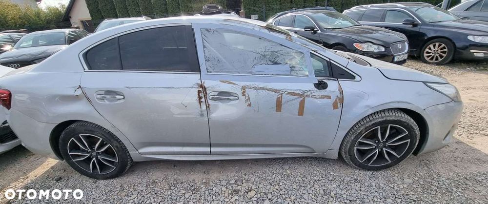 Toyota Avensis - 16