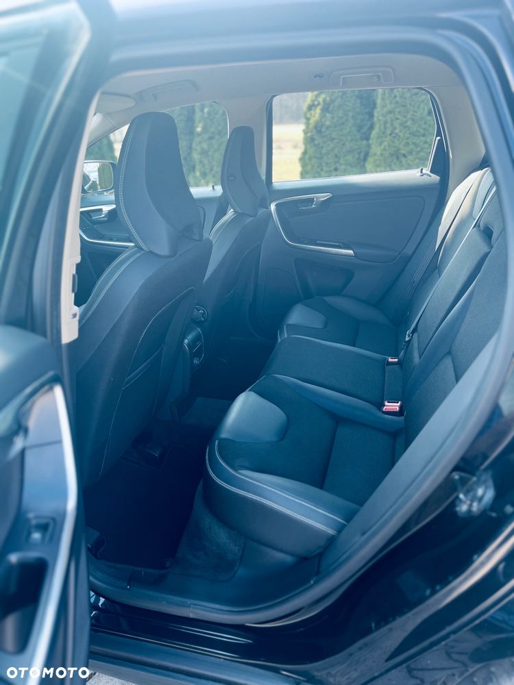 Volvo XC 60 D4 AWD Edition Pro - 17