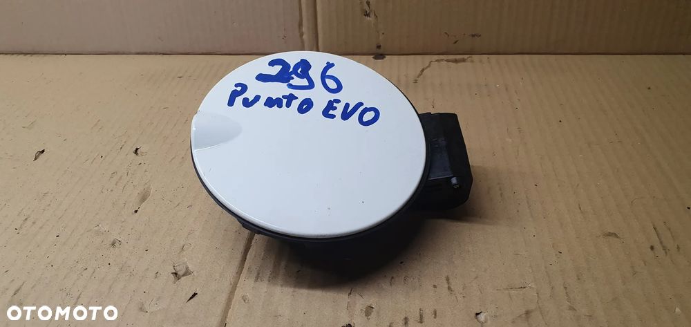 Klapka wlewu paliwa Fiat Punto Evo 296 - 2