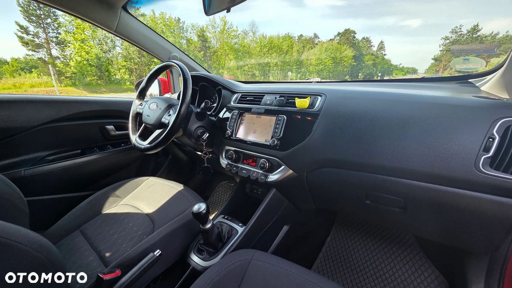 Kia Rio 1.2 L - 8