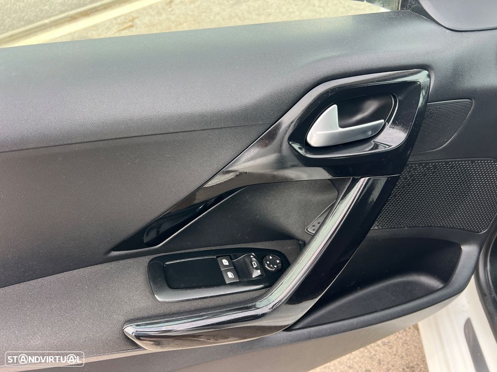 Peugeot 208 1.2 PureTech Style - 43
