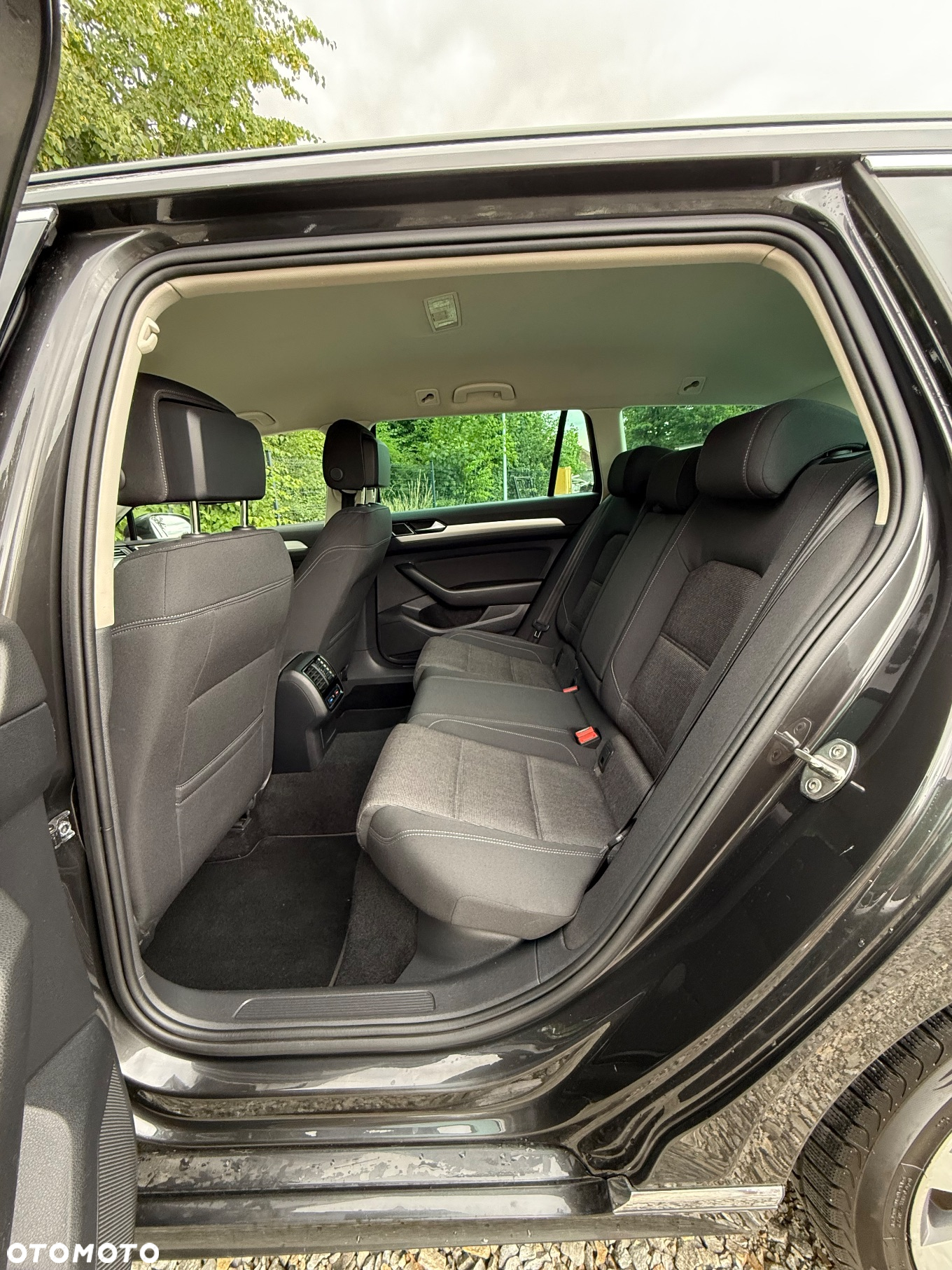 Volkswagen Passat Variant 1.6 TDI SCR DSG - 15