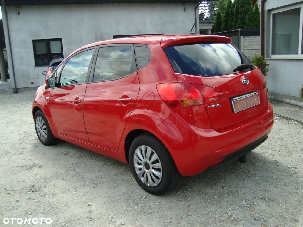 Kia Venga - 8