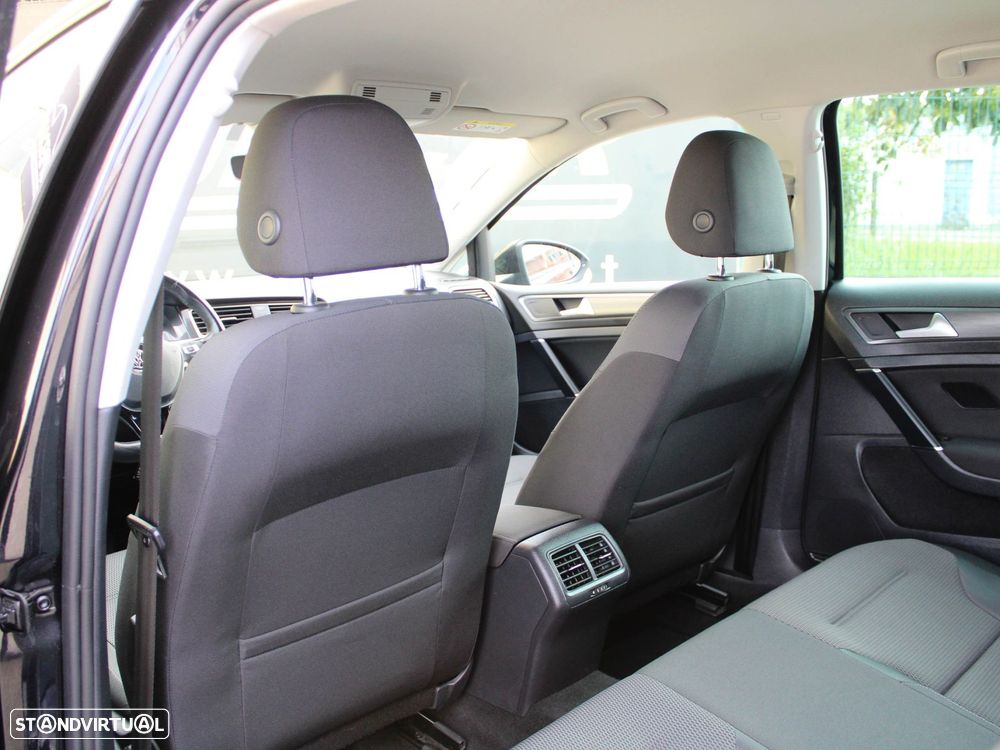 VW Golf 1.0 TSI Confortline DSG - 38