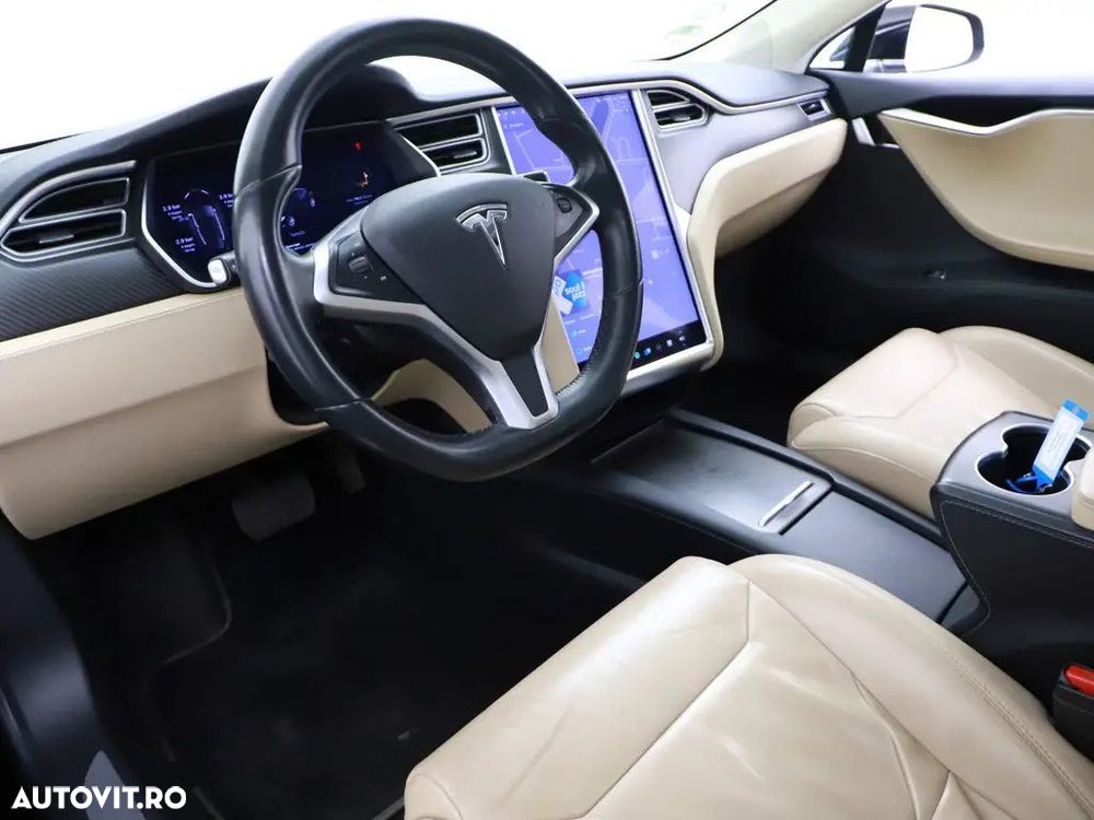 Tesla Model S - 4