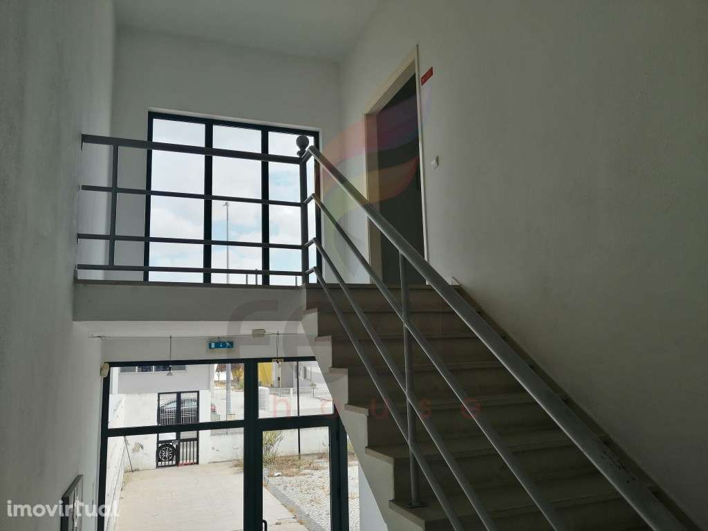 Pavilhão Zona Industrial de Almeirim - Grande imagem: 4/33