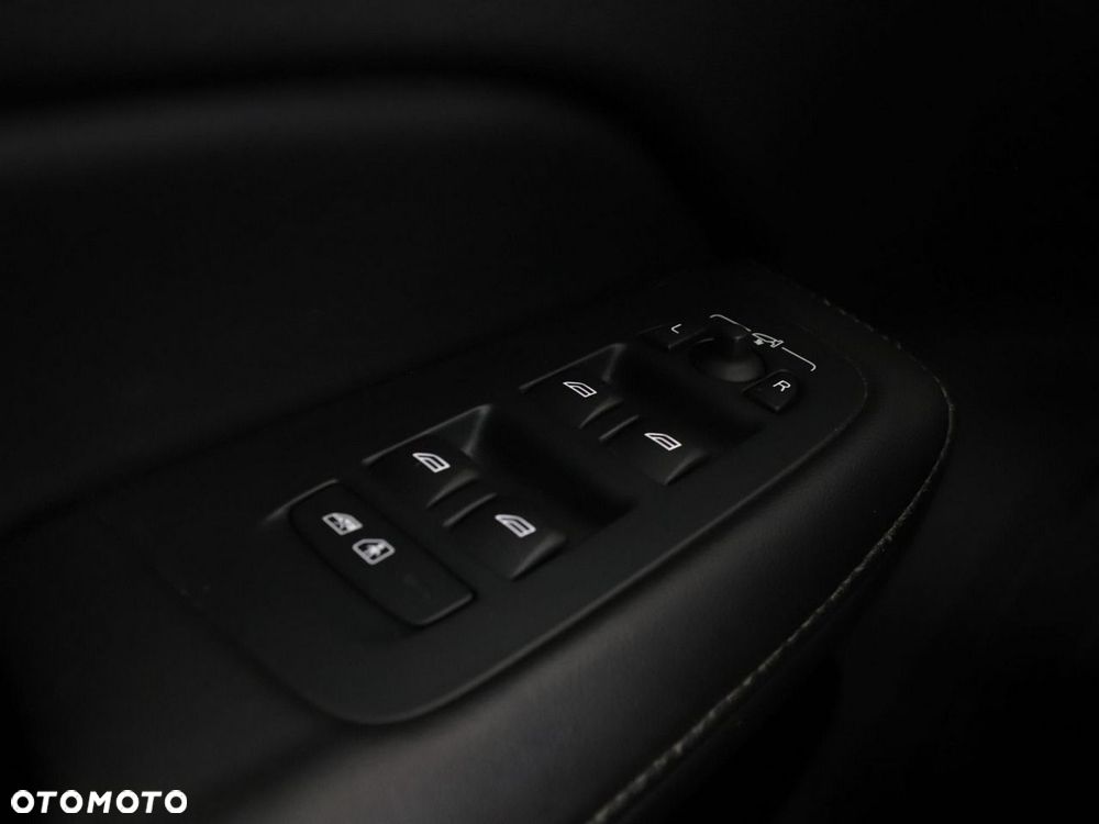 Volvo V60 T8 AWD Recharge Geartronic RDesign - 37