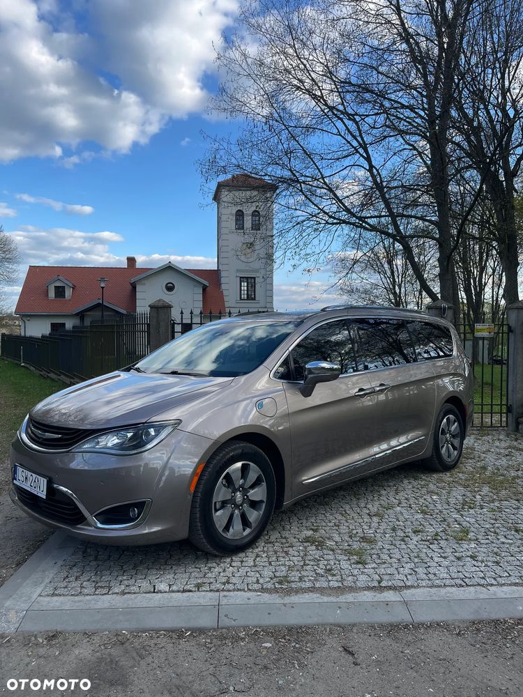 Chrysler Pacifica - 1