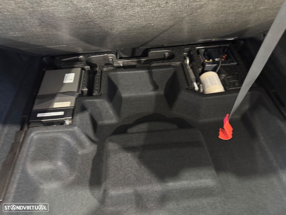 Volvo XC 60 2.0 B4 R-Design Geartronic - 16