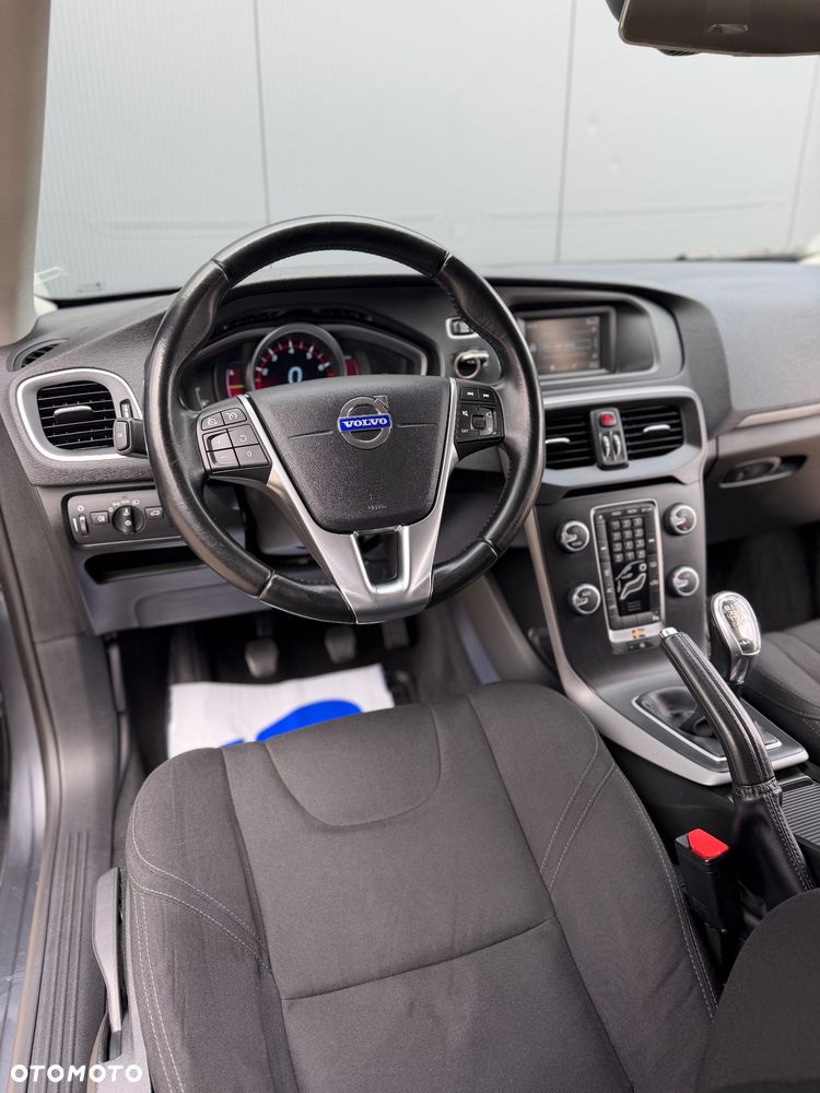 Volvo V40 T3 Momentum - 10