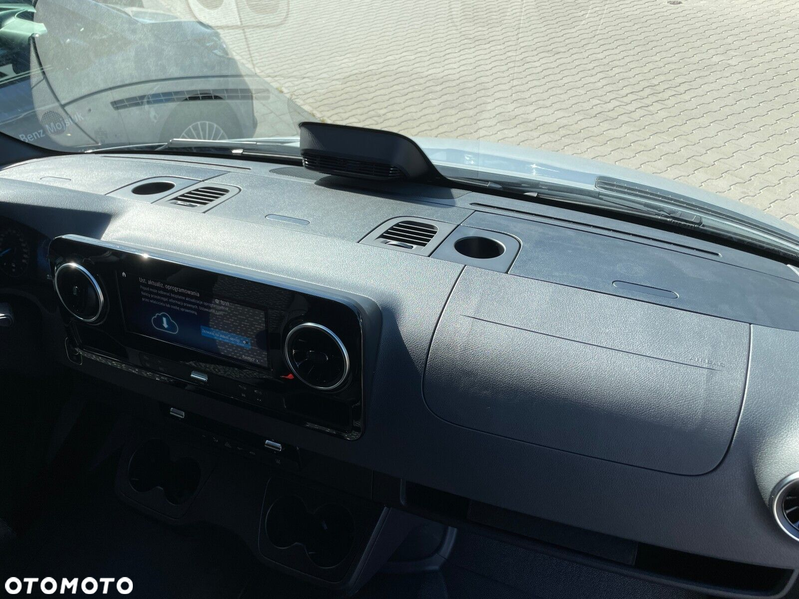 Mercedes-Benz Sprinter 320 e - 13