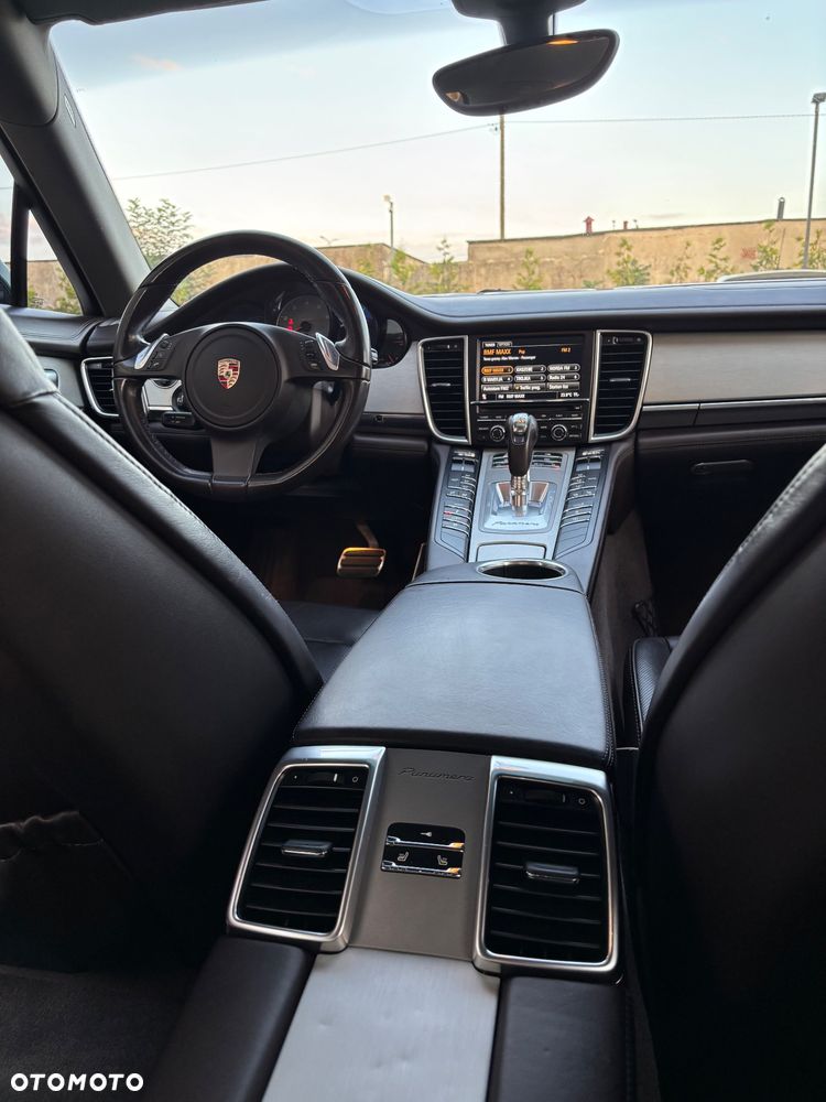Porsche Panamera 4S - 24
