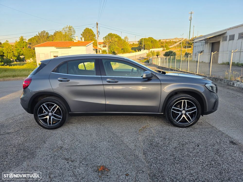 Mercedes-Benz GLA 180 d Urban - 14