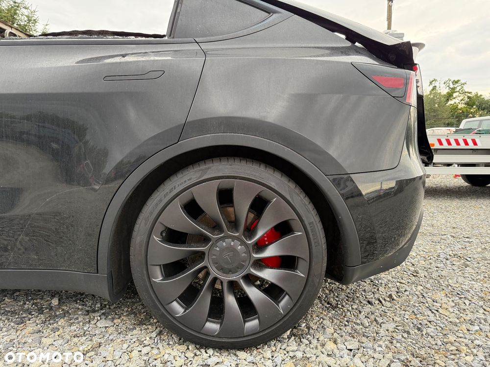 Tesla Y Model Performance Dual Motor AWD - 11
