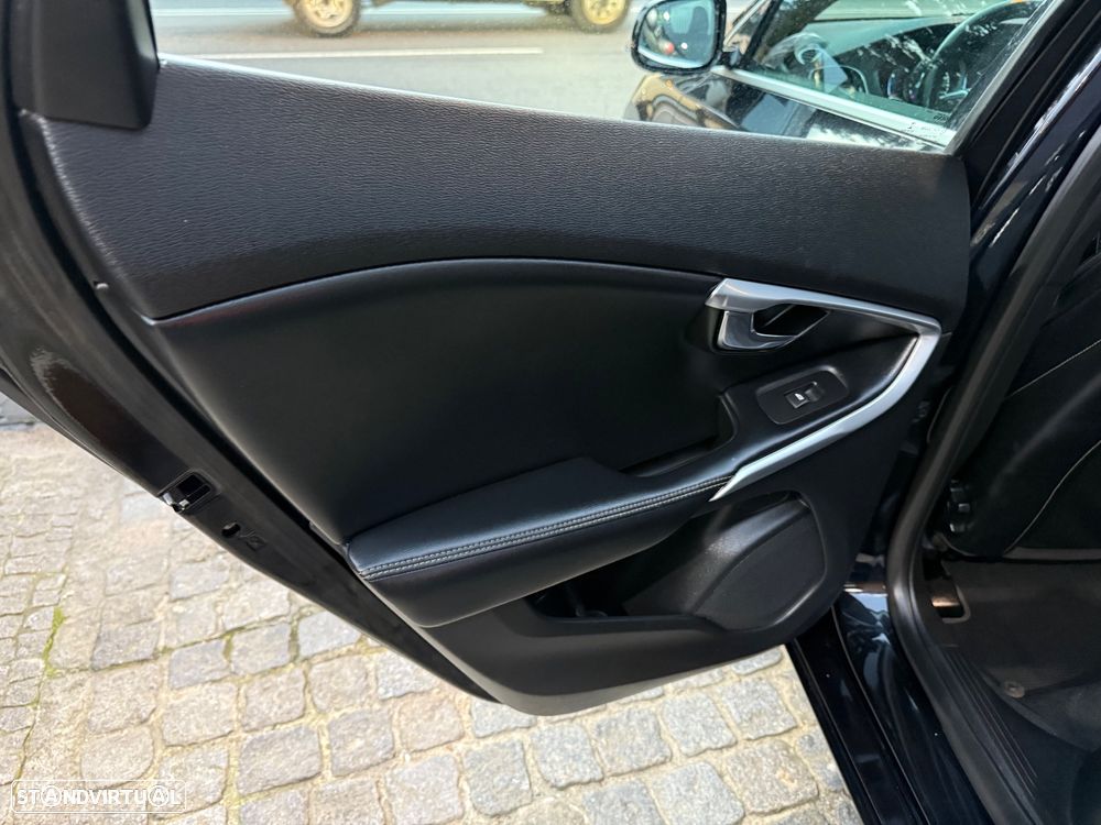 Volvo V40 D2 R Design - 44