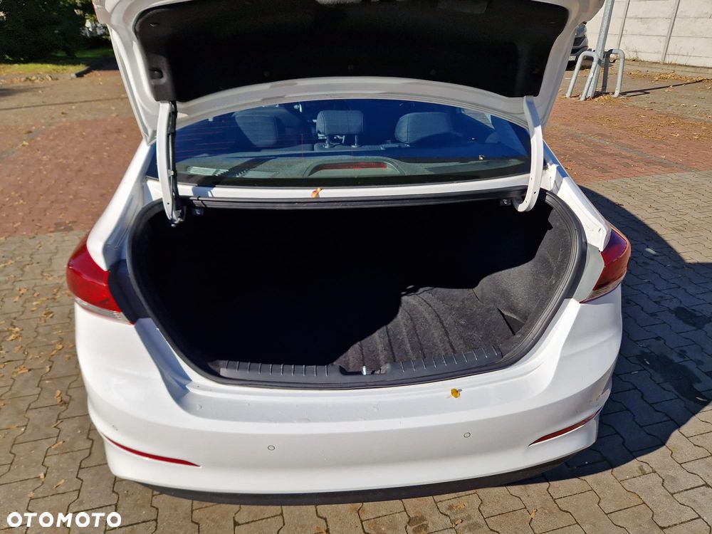 Hyundai Elantra 1.6 Comfort - 4