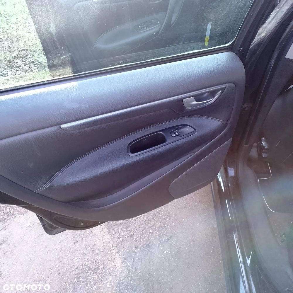 Volvo V70 2.4 Black Edition - 13