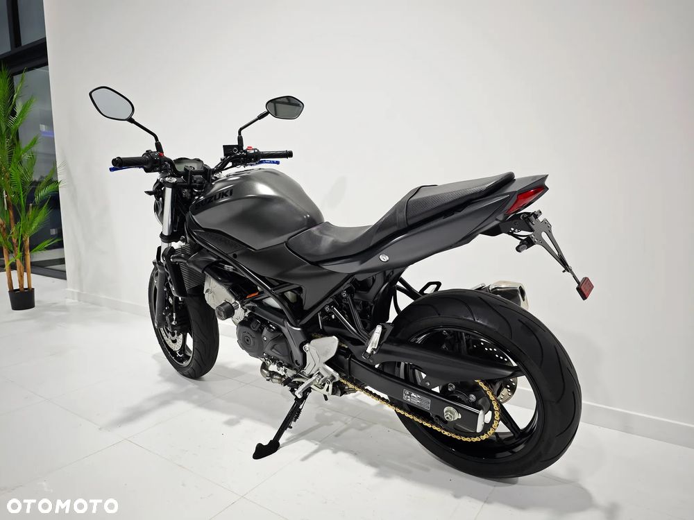 Suzuki SV - 12