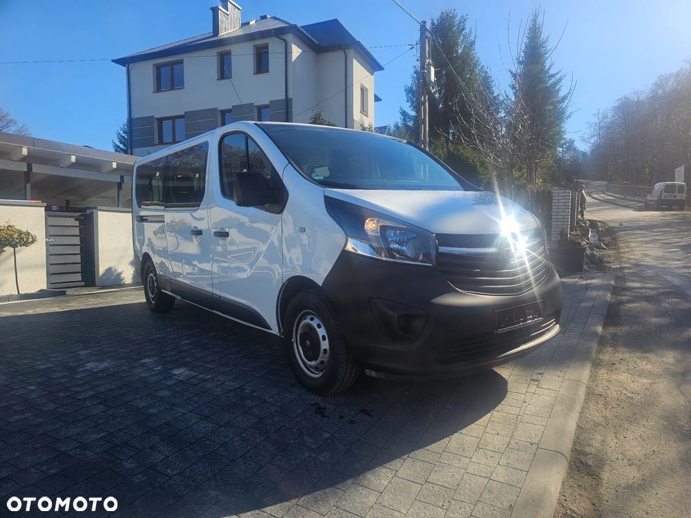 Opel Vivaro - 1