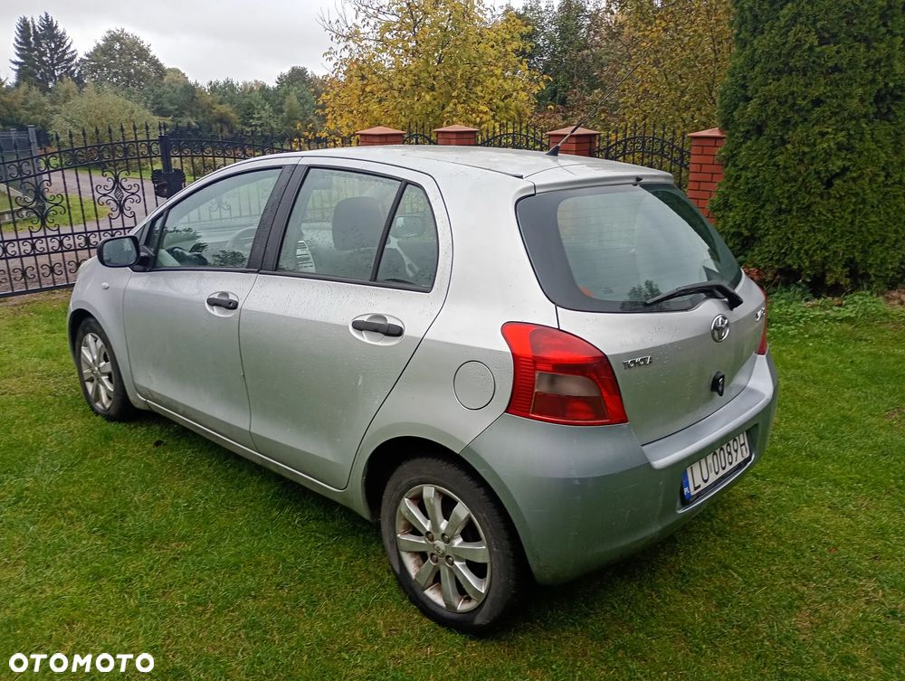 Toyota Yaris - 4