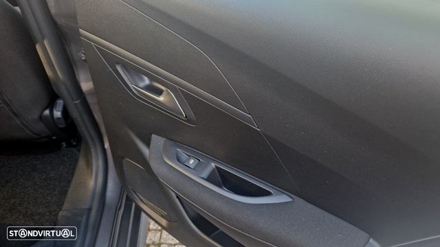 Peugeot 208 1.2 PureTech Allure EAT8 - 10