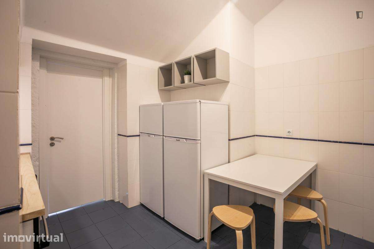 Quarto - localizado em Santos Lisbon - Grande imagem: 4/22