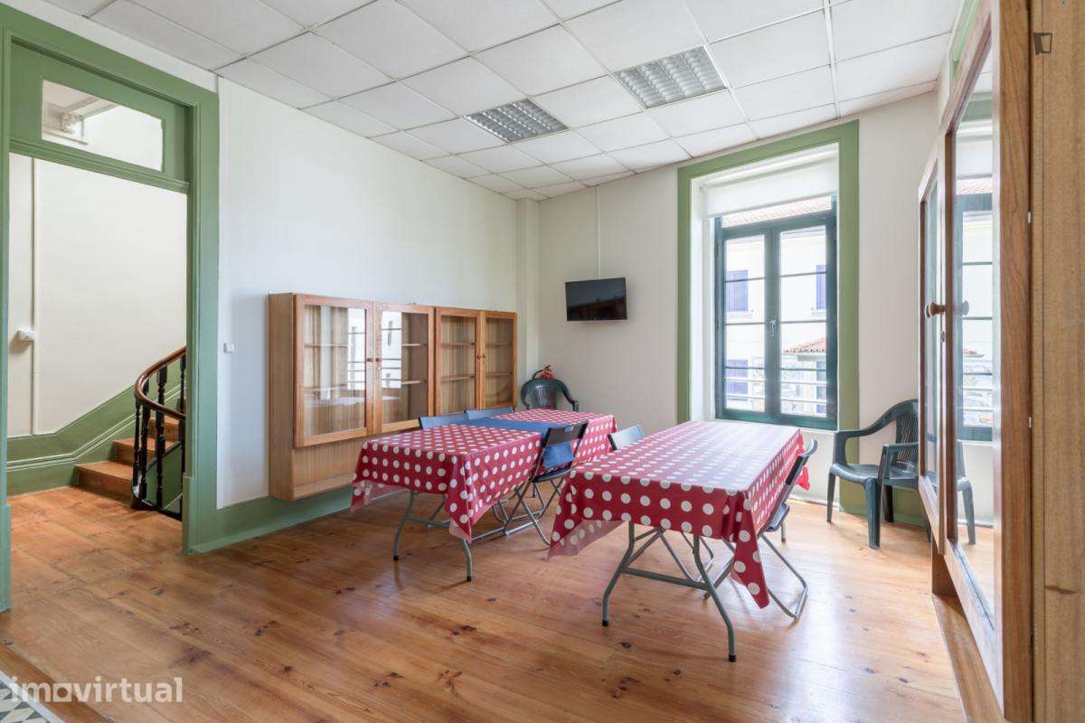 Quarto - localizado em Paranhos Porto - Grande imagem: 2/23