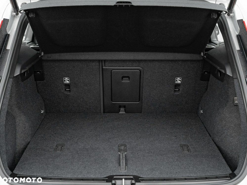 Volvo XC 40 B3 Plus Dark - 28