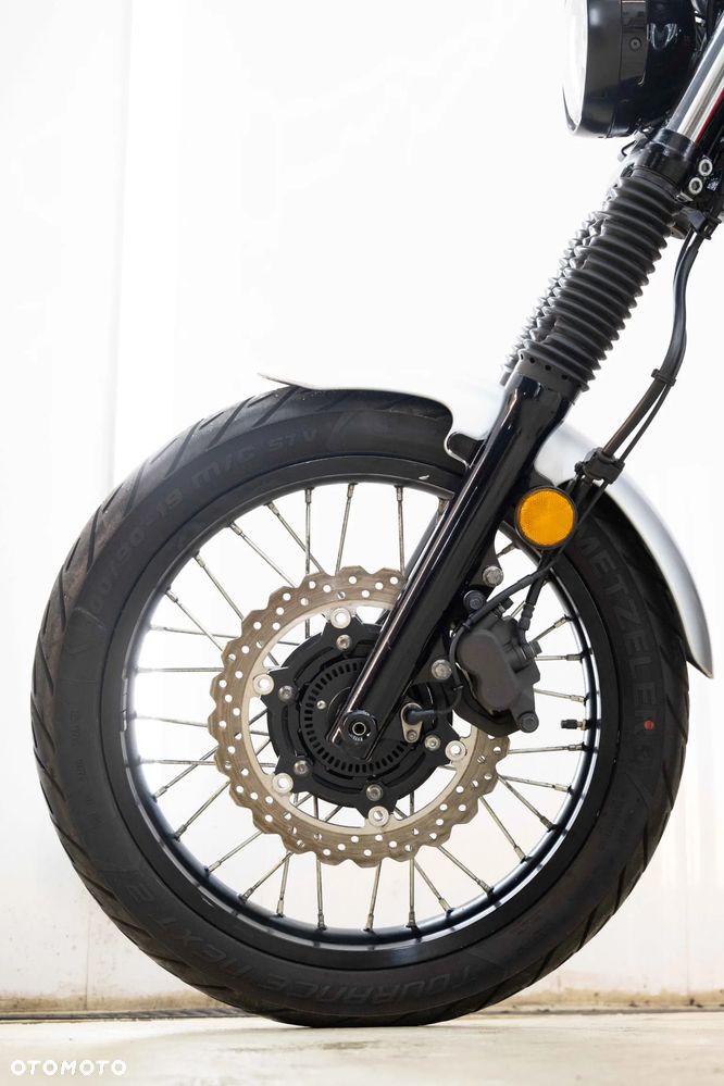 Yamaha SCR - 28