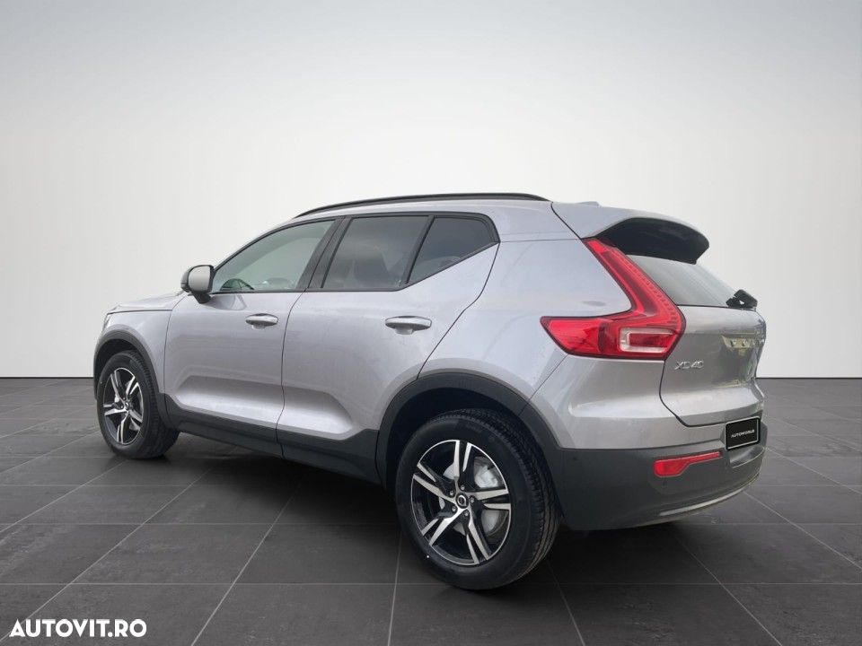 Volvo XC 40 B4 AT FWD MHEV Plus Dark - 4