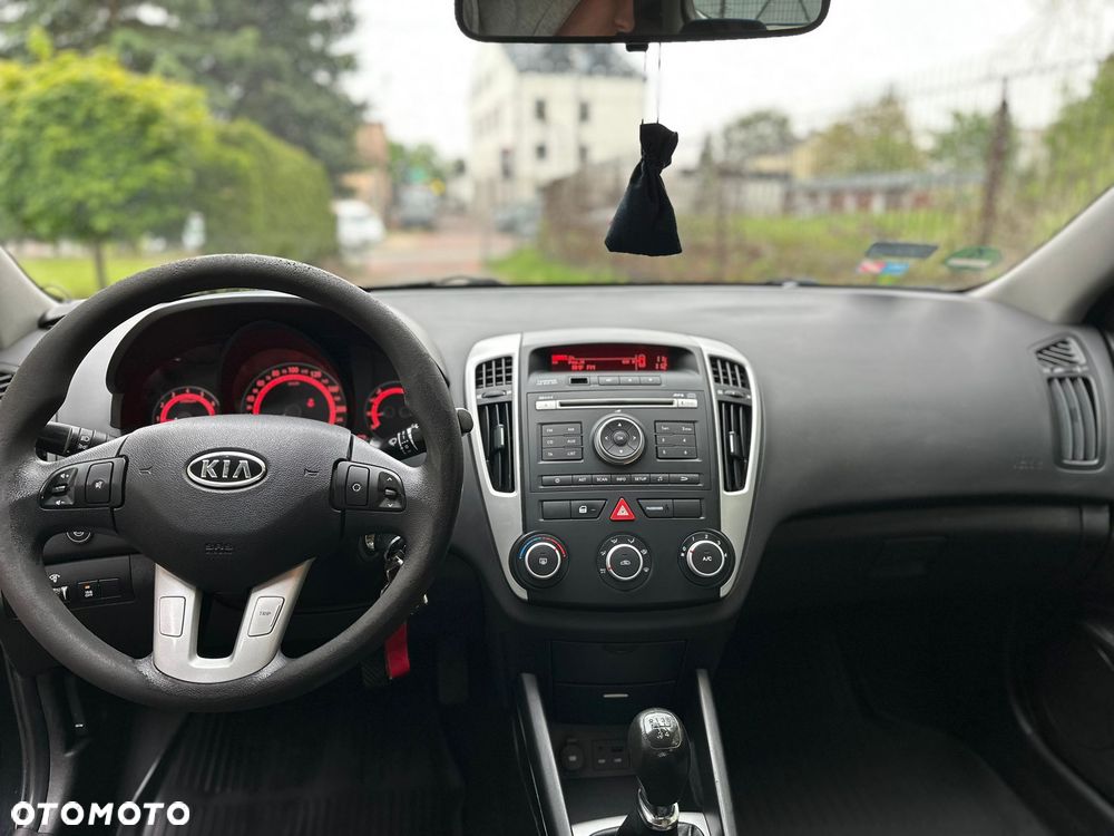 Kia Ceed - 8