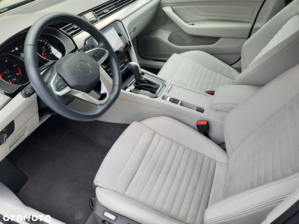 Volkswagen Passat 2.0 TDI Elegance DSG - 16